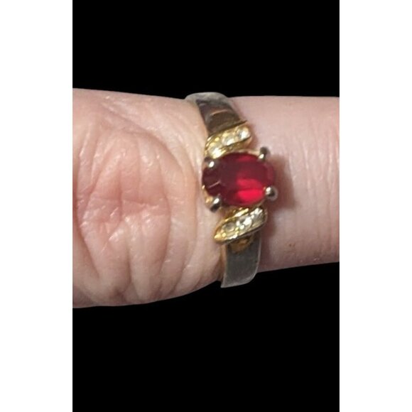 Elegant Gold Tone Ring With Red And Clear Stones Size 7 - Picture 5 of 11